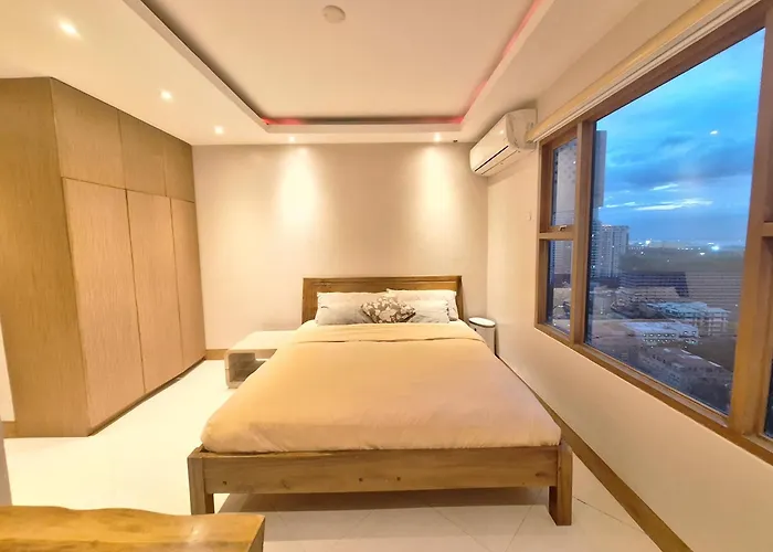 Stayluxia Manilabayview - Featuring 1 - 5 Bedroom With Balcony Pool Bayviews Netflix - Housekeeping Available-