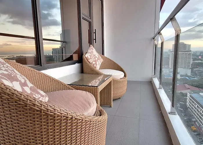 Stayluxia Manilabayview - Featuring 1 - 5 Bedroom With Balcony Pool Bayviews Netflix - Housekeeping Available- Manille