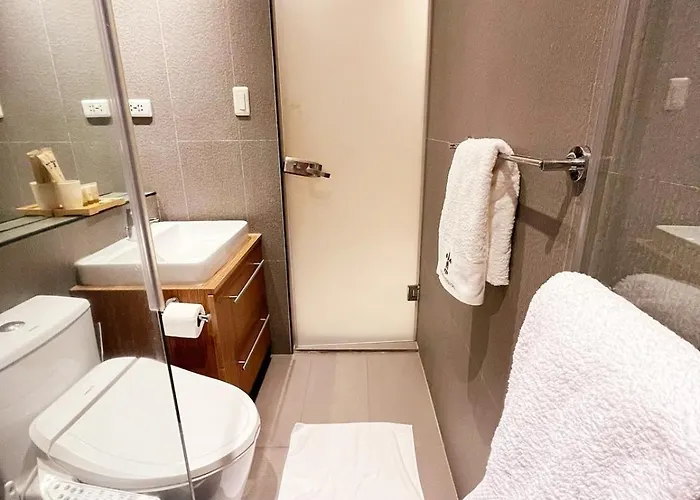 Stayluxia Manilabayview - Featuring 1 - 5 Bedroom With Balcony Pool Bayviews Netflix - Housekeeping Available- * Manille