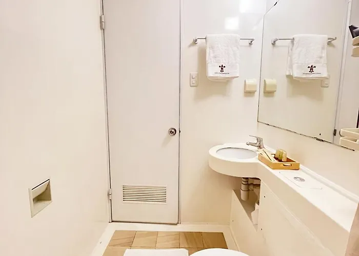 Stayluxia Manilabayview - Featuring 1 - 5 Bedroom With Balcony Pool Bayviews Netflix - Housekeeping Available- Appartement *
