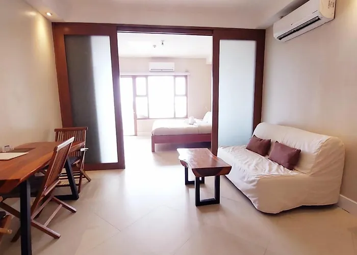 Stayluxia Manilabayview - Featuring 1 - 5 Bedroom With Balcony Pool Bayviews Netflix - Housekeeping Available- Manille