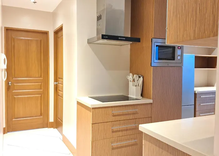 Stayluxia Manilabayview - Featuring 1 - 5 Bedroom With Balcony Pool Bayviews Netflix - Housekeeping Available- Appartement Manille