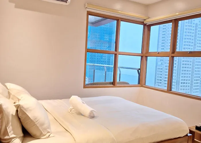 Stayluxia Manilabayview - Featuring 1 - 5 Bedroom With Balcony Pool Bayviews Netflix - Housekeeping Available- Appartement Manille