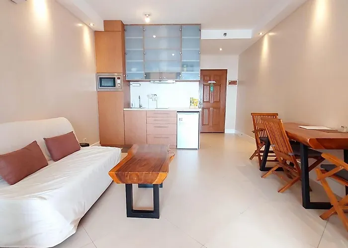 Stayluxia Manilabayview - Featuring 1 - 5 Bedroom With Balcony Pool Bayviews Netflix - Housekeeping Available- Appartement Manille
