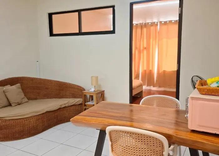 Stayluxia Manilabayview - Featuring 1 - 5 Bedroom With Balcony Pool Bayviews Netflix - Housekeeping Available- Appartement *