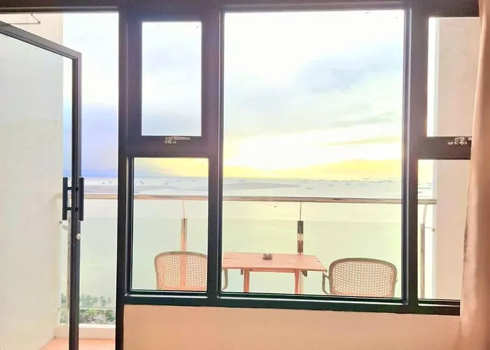 Stayluxia Manilabayview - Featuring 1 - 5 Bedroom With Balcony Pool Bayviews Netflix - Housekeeping Available- Appartement *