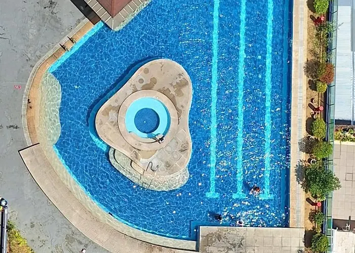 Stayluxia Manilabayview - Featuring 1 - 5 Bedroom With Balcony Pool Bayviews Netflix - Housekeeping Available- *