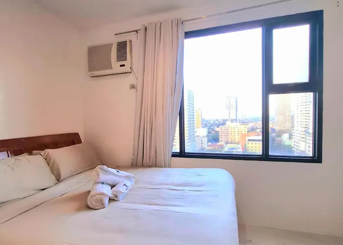 Bayview Luxury Condos: Poolside Balcony Retreats Apartment *