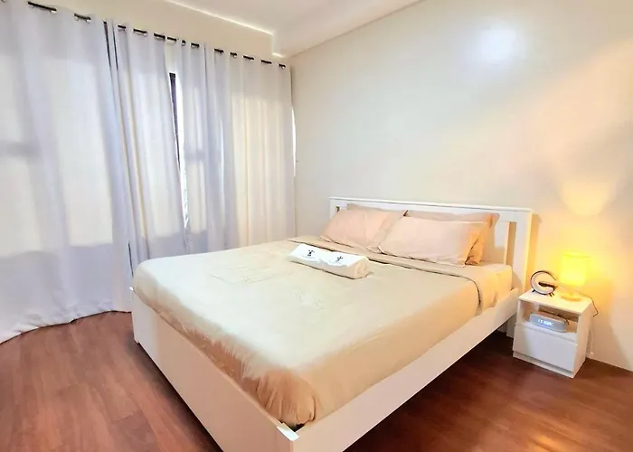 Stayluxia Manilabayview - Featuring 1 - 5 Bedroom With Balcony Pool Bayviews Netflix - Housekeeping Available-