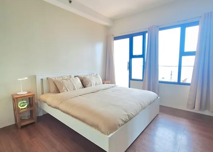 Stayluxia Manilabayview - Featuring 1 - 5 Bedroom With Balcony Pool Bayviews Netflix - Housekeeping Available- * Manille