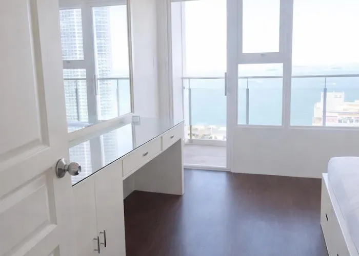 Stayluxia Manilabayview - Featuring 1 - 5 Bedroom With Balcony Pool Bayviews Netflix - Housekeeping Available- *