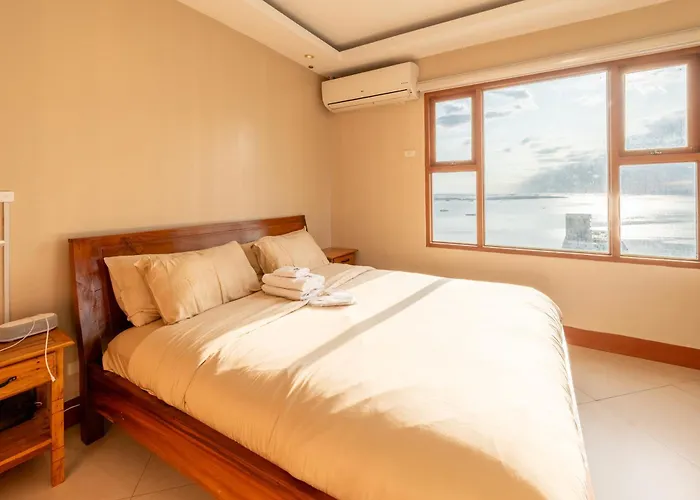 Stayluxia Manilabayview - Featuring 1 - 5 Bedroom With Balcony Pool Bayviews Netflix - Housekeeping Available- * Manille