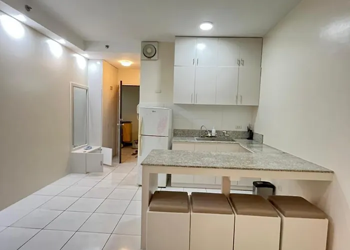 Stayluxia Manilabayview - Featuring 1 - 5 Bedroom With Balcony Pool Bayviews Netflix - Housekeeping Available-